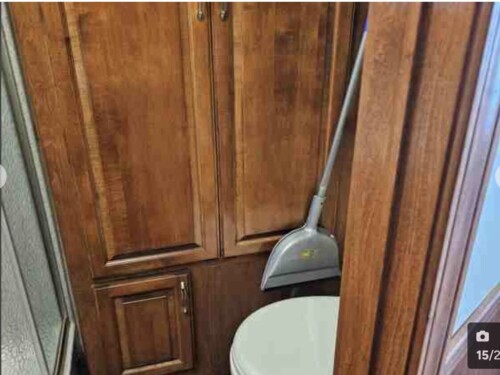 2016 Showhauler 2 Bath Cascadia Coach, 600HP, 13 Speed, 56K Miles, Available Today - Image 20
